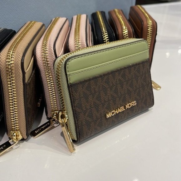 Michael Kors Jet Set Travel Medium Zip Around Card Case - Picture 12 of 16